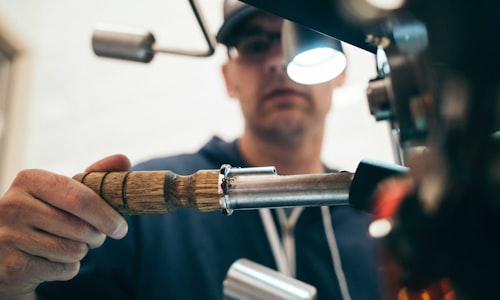 kksport集团现代化生产车间内部，展示先进的柴油发电机组装配线